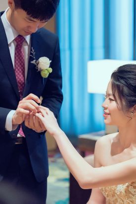 禮服出租 首選最愛 婚紗禮服，各式款式 晚宴禮服、新娘禮服、晚禮服 供挑選。#禮服出租 #婚紗禮服 #晚宴禮服 #新娘禮服 #晚禮服