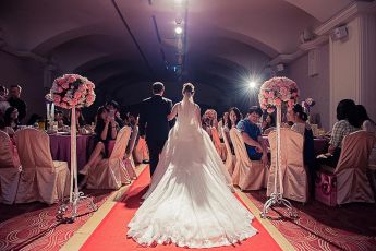 禮服出租 首選最愛 婚紗禮服，各式款式 晚宴禮服、新娘禮服、晚禮服 供挑選。#禮服出租 #婚紗禮服 #晚宴禮服 #新娘禮服 #晚禮服